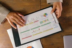 Performance Management Software Tracks Employee Progress Data